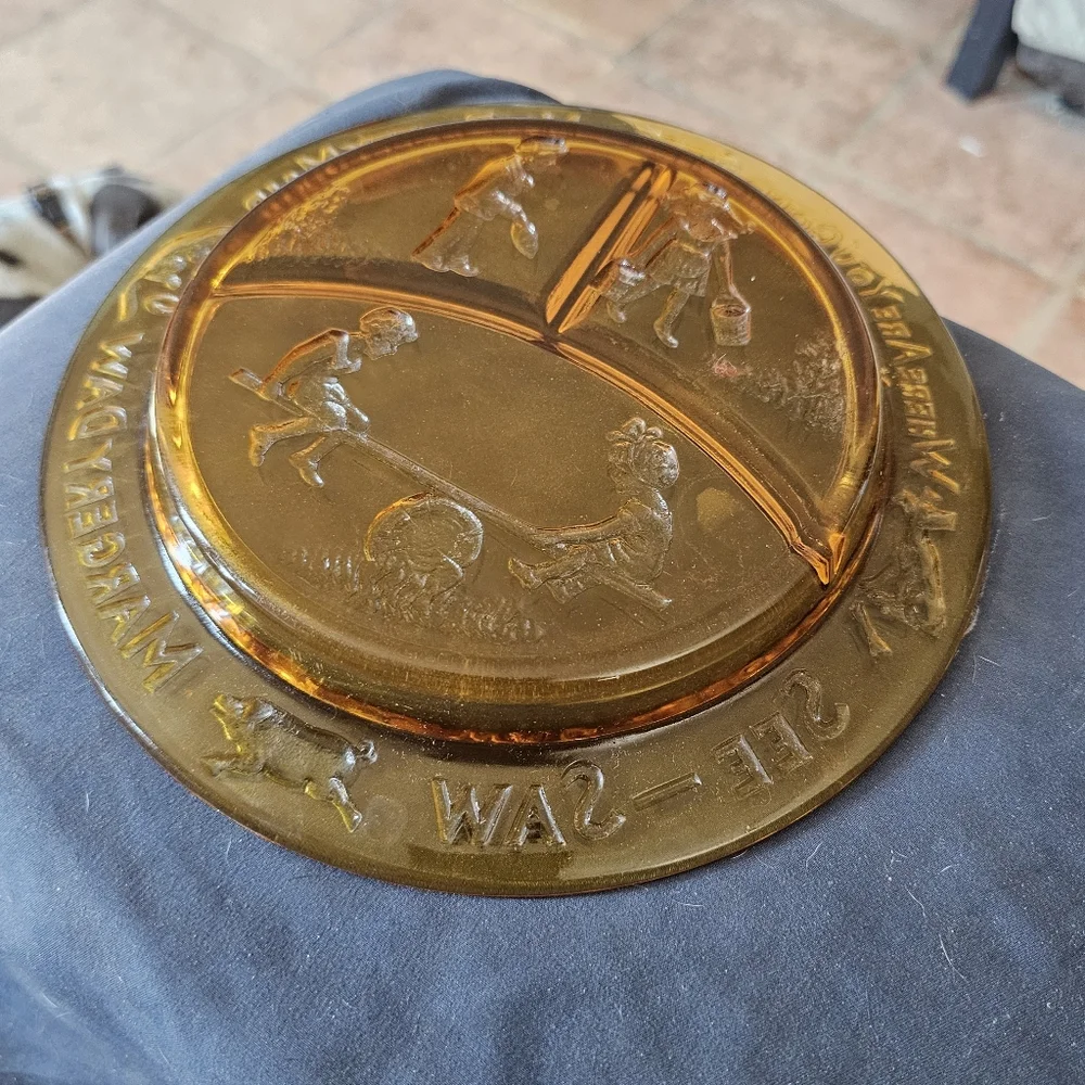 Yellow display serving plate